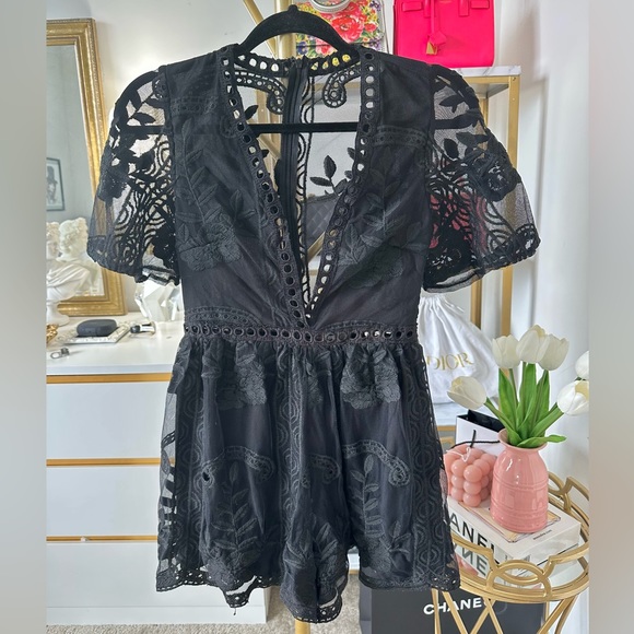 Lace romper with back zipper - Picture 2 of 8